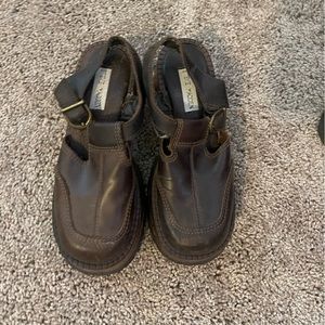 Vintage Steve Madden brown sling back clogs.